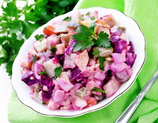 Różowa sałatka jajeczna