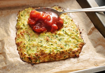 Pizza na spodzie z cukinii