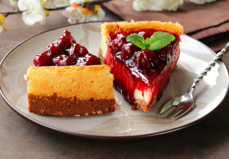 Sernik z mlekiem skondensowanym i wiśniami