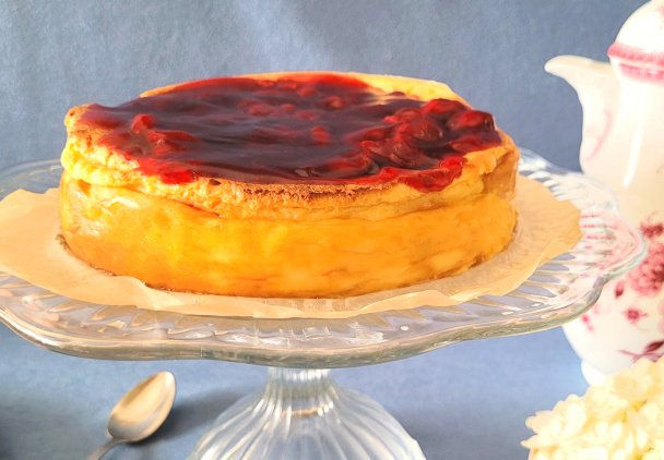 Sernik z frużeliną wiśniową