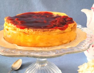 Sernik z frużeliną wiśniową