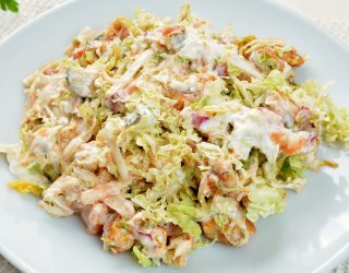 Sałatka z zupek chińskich i kurczaka