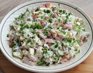 Sałatka z sałatą lodową.