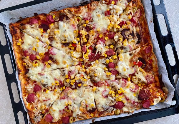 Pizza na dużą blachę