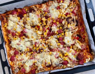 Pizza na dużą blachę