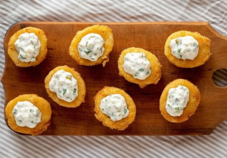 Chrupiące jajka z sosem tatarskim