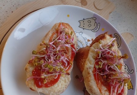 Grzanki z chałki i sera żółtego