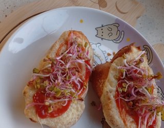 Grzanki z chałki i sera żółtego