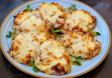 Zapiekane schabowe z pieczarkami