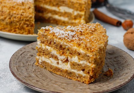 Orzechowiec z masą serowa