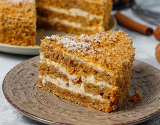 Orzechowiec z masą serowa