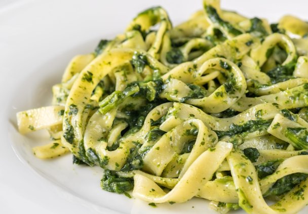 Makaron tagliatelle ze szpinakiem i sosem gorgonzola