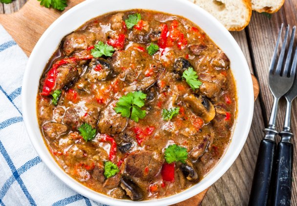 Zupa gulaszowa z pieczarkami