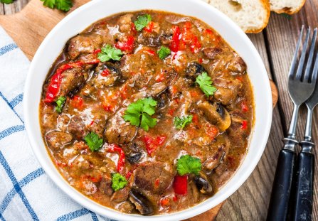 Zupa gulaszowa z pieczarkami