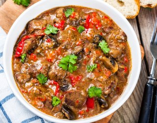 Zupa gulaszowa z pieczarkami