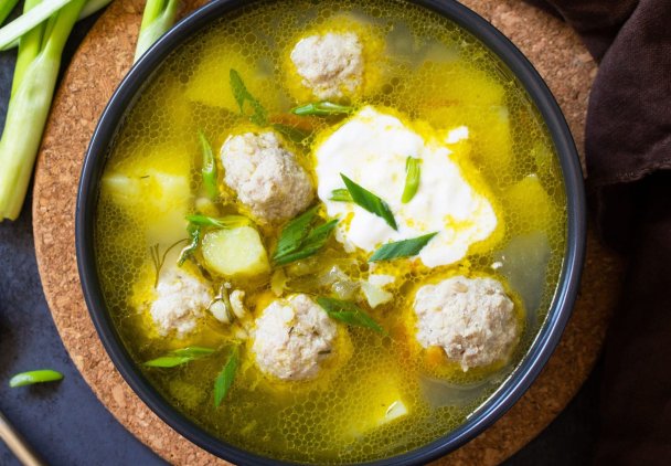 Przesoliłaś zupę? Biały składnik zadziała jak "magnes" na sól