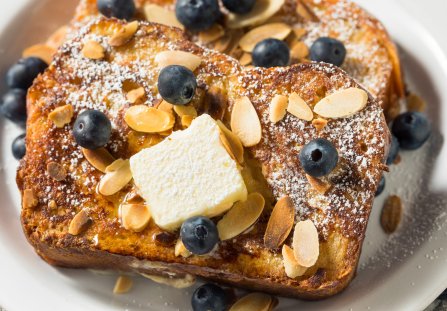 Tosty francuskie z babki drożdżowej