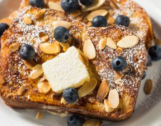 Tosty francuskie z babki drożdżowej