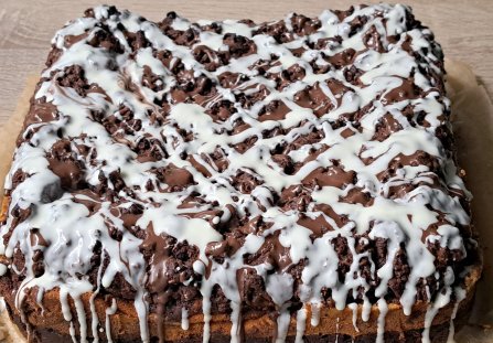 Sernik z dwiema polewami czekoladową i białą