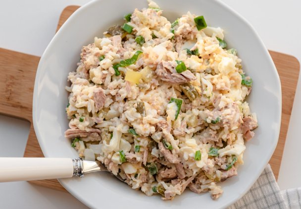 Sałatka z makreli wędzonej