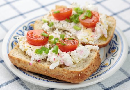 Pasta twarogowa z rzodkiewką i jajkiem