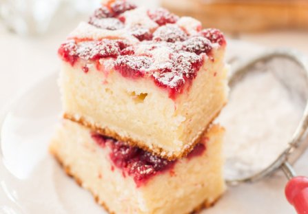 Szklankowe ciasto jogurtowe z owocami