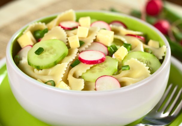 Sałatka makaronowa z rzodkiewką