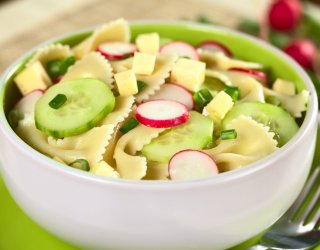 Sałatka makaronowa z rzodkiewką