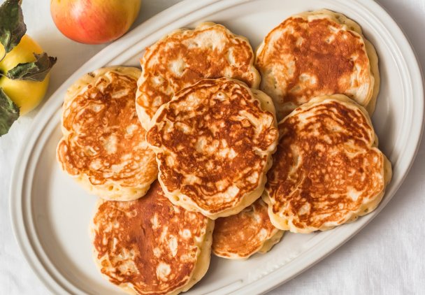 Szybkie racuchy z jabłkami