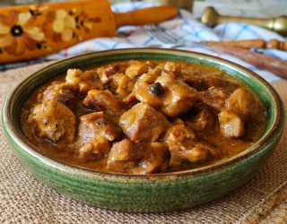 Gulasz z łopatki wieprzowej