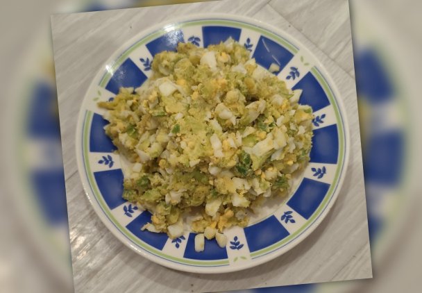 A'la pasta z jajek i awokado 