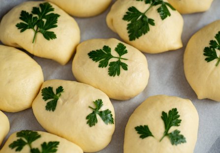 Bułeczki z ziołowym farszem