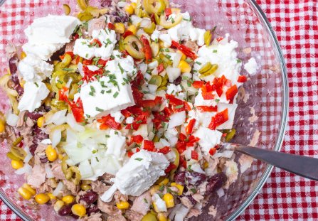 Sałatka z tuńczykiem i fetą