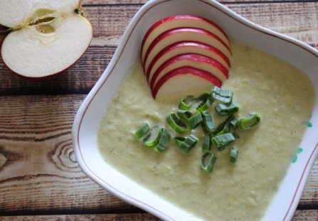 zupa wiosenna z jabłkami