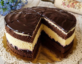 Szykowny torcik czekoladowy