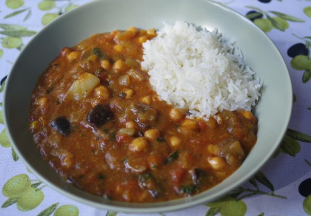 Curry z bakłażanów i ciecierzycy
