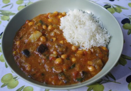 Curry z bakłażanów i ciecierzycy