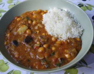 Curry z bakłażanów i ciecierzycy