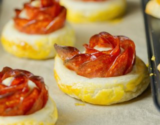 Ciasto francuskie z salami