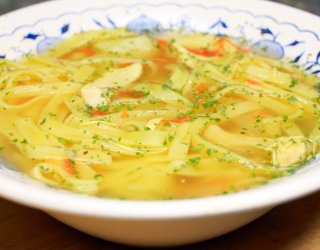 Rosół z pieczonych warzyw