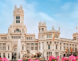 Słoneczna pogoda, pyszna kuchnia i piękne plaże - sprawdź, z czego słynie Hiszpania