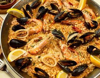 Słoneczna pogoda, pyszna kuchnia i piękne plaże - sprawdź, z czego słynie Hiszpania