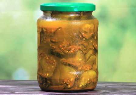 Sałatka ze świeżych ogórków i chilli