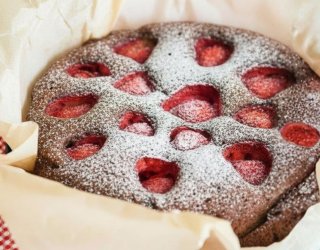Ciasto czekoladowe z truskawkami