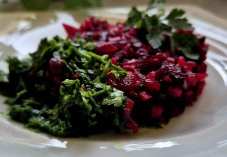 „Tatar” z buraka i jabłka z emulsją pietruszkową