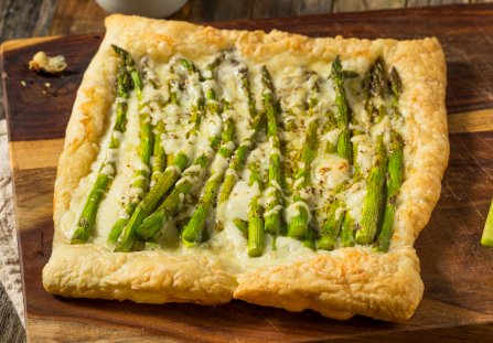 Ciasto francuskie ze szparagami