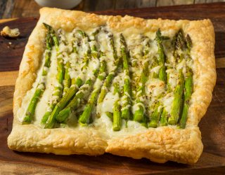 Ciasto francuskie ze szparagami