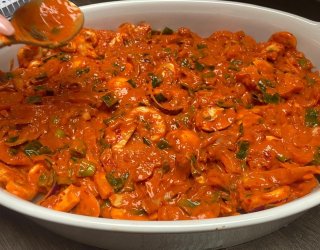 Polędwiczki z kurczaka w sosie warzywnym.