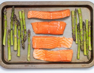 Dieta keto w polskiej kuchni — jak zamienić ulubione przepisy na wersję low-carb?