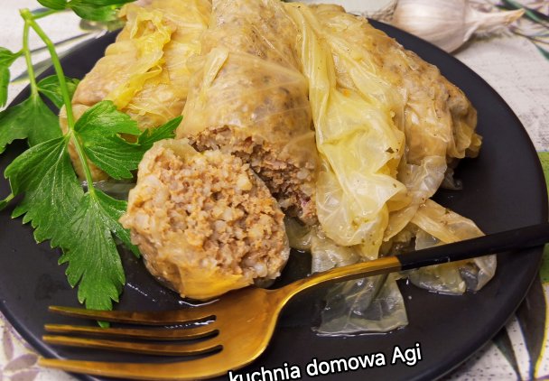Gołąbki z kaszą jęczmienną i mięsem z łopatki wieprzowej